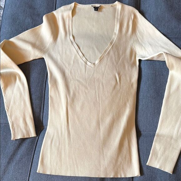 Joseph Silk Blend V Neck Long Sleeve Finely Ribbed Woman’s Sweater. Size M. - Picture 1 of 7